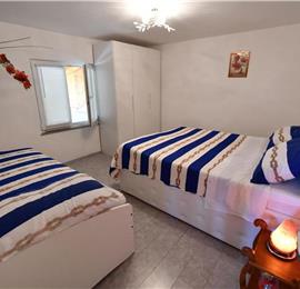 3 Bedroom Villa with Pool & Tennis Court near Sinj, sleeps 8